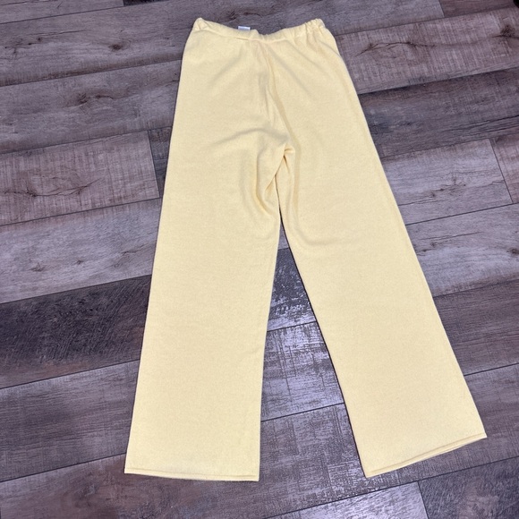 Guest In Residence everywhere cashmere pant in yellow - Picture 7 of 11